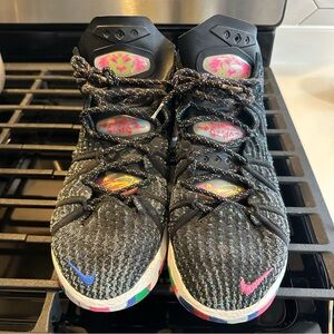 Nike LeBron James Basketball Shoes – Men’s Size 11.5
